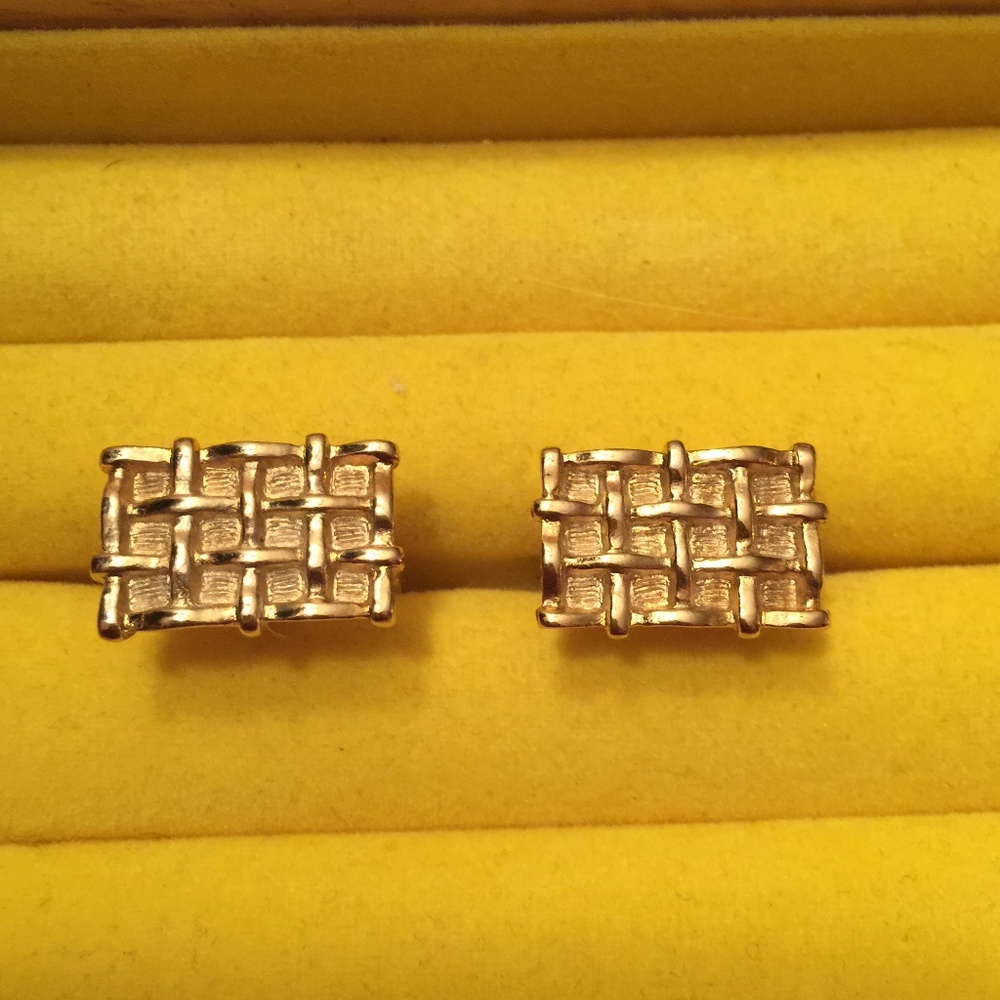 GOLDTONE CUFF LINKS (20-106)